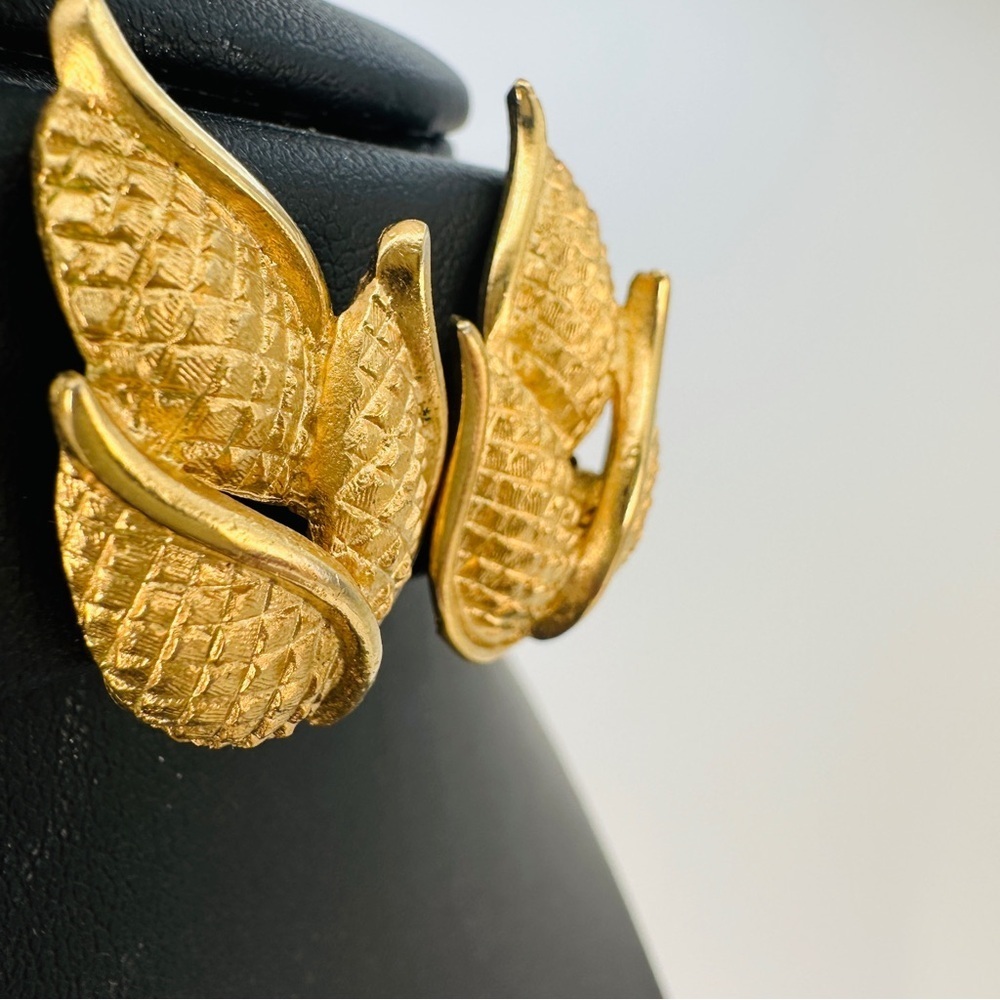 Vintage Coro Clip Leaf Earrings Signed Gold Tone Flame Mid Century 1960s Estate - Picture 5 of 10